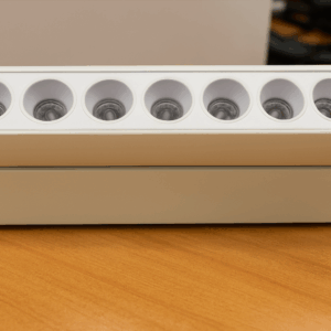 Lamp. mag. riel 5W 147mm 3000K 24° 48 V 115*33*52 mm recesada TX2430-5 WH magnético